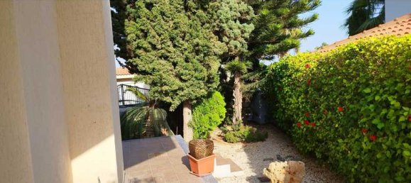 3 bedrooms Villa in Agios Tychonas, Cyprus No. 15635 3