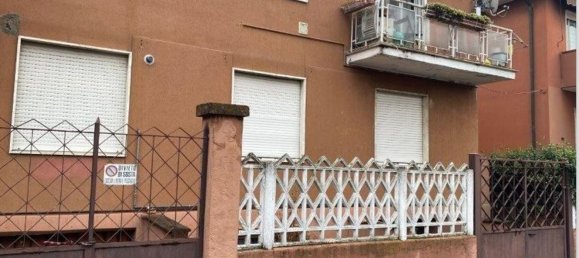 4 rooms Apartment in Settimo Milanese, Italy No. 4603 2