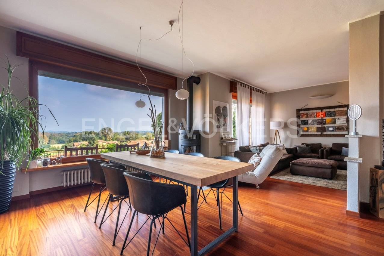 Villa de 3 dormitorios en Ranco, Italy No. 126133