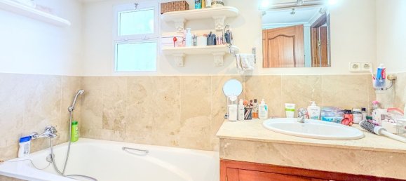 4 bedrooms Villa in Estepona, Spain No. 23638 7