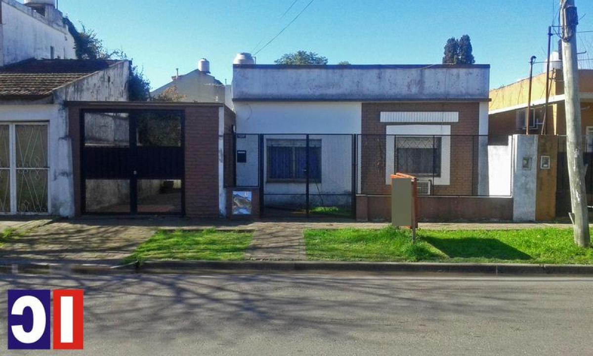2 bedrooms House in Ituzaingo, Argentina No. 94842