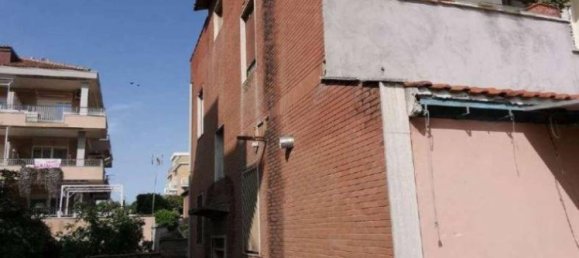 6 bedrooms Villa in Pomezia, Italy No. 186365 14