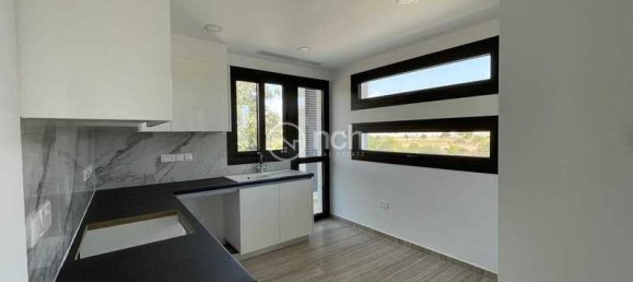 2 bedrooms Apartment in Limassol, Cyprus No. 10900 2