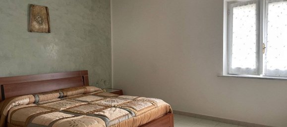 2 bedrooms House in Muro Lucano, Italy No. 33807 16