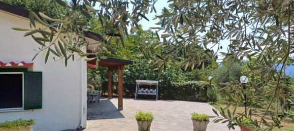 2 bedrooms House in Muro Lucano, Italy No. 33807 2