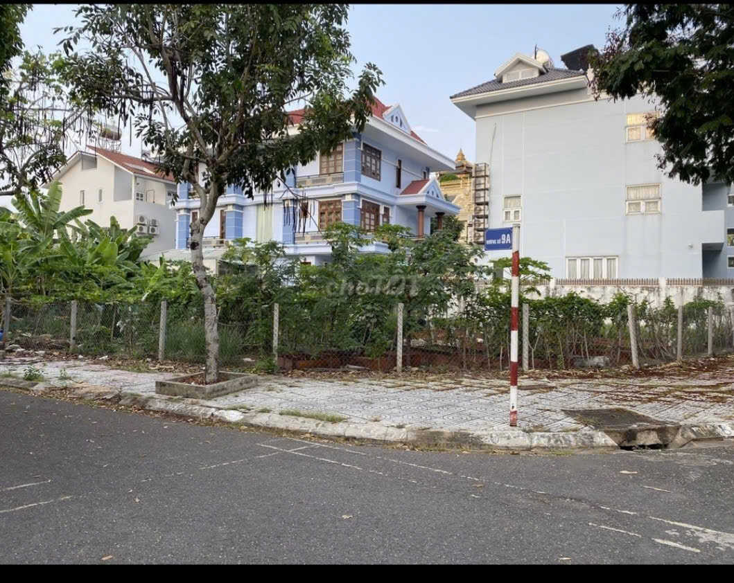 305.3m² Land in District 7, Vietnam No. 20149