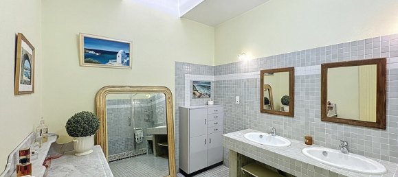 5 bedrooms House in Auxerre, France No. 204708 10