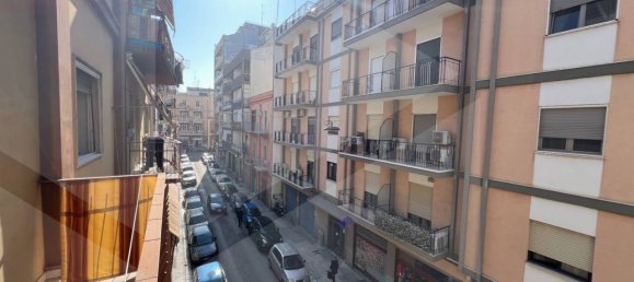 Apartamento de 2 habitaciónes en Bari, Italy No. 24010 2