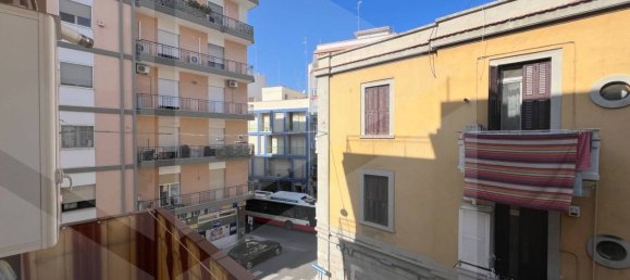 Apartamento de 2 habitaciónes en Bari, Italy No. 24010 11