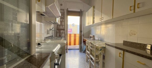 Apartamento de 2 habitaciónes en Bari, Italy No. 24010 16