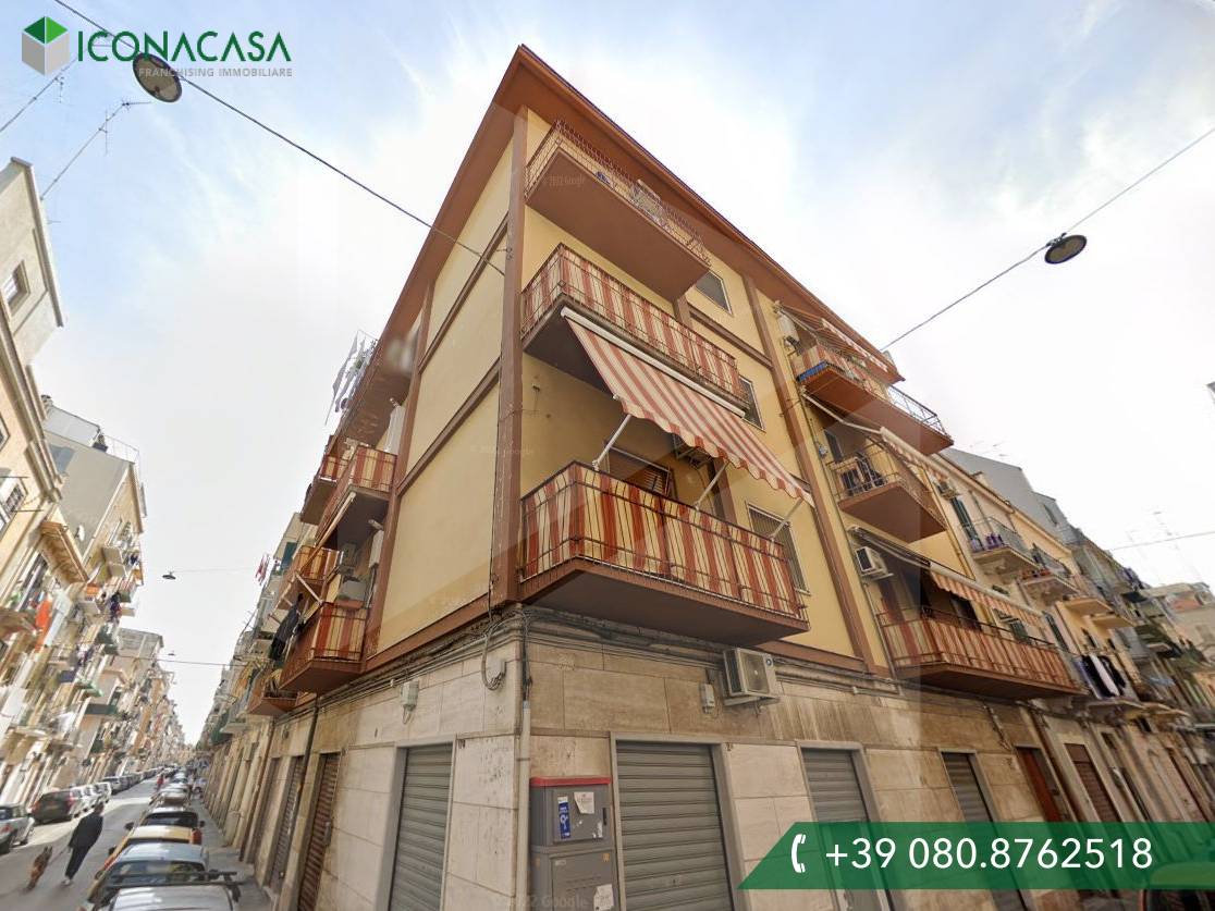 Apartamento de 2 habitaciónes en Bari, Italy No. 24010