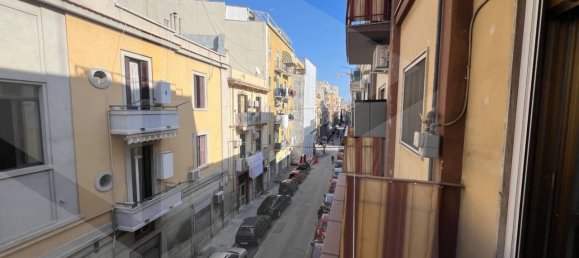 Apartamento de 2 habitaciónes en Bari, Italy No. 24010 10