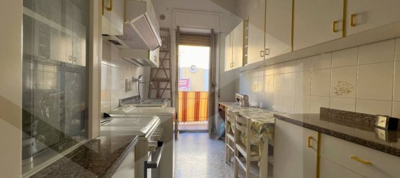 Apartamento de 2 habitaciónes en Bari, Italy No. 24010 12