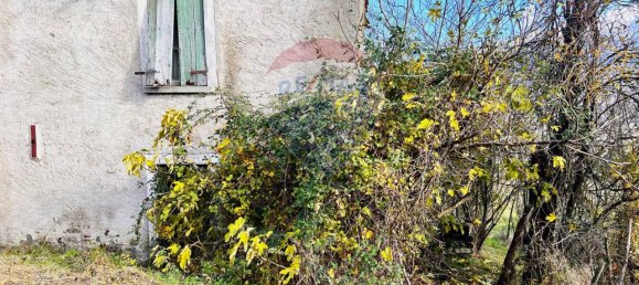 6 rooms House in Borgo Val di Taro, Italy No. 71084 2