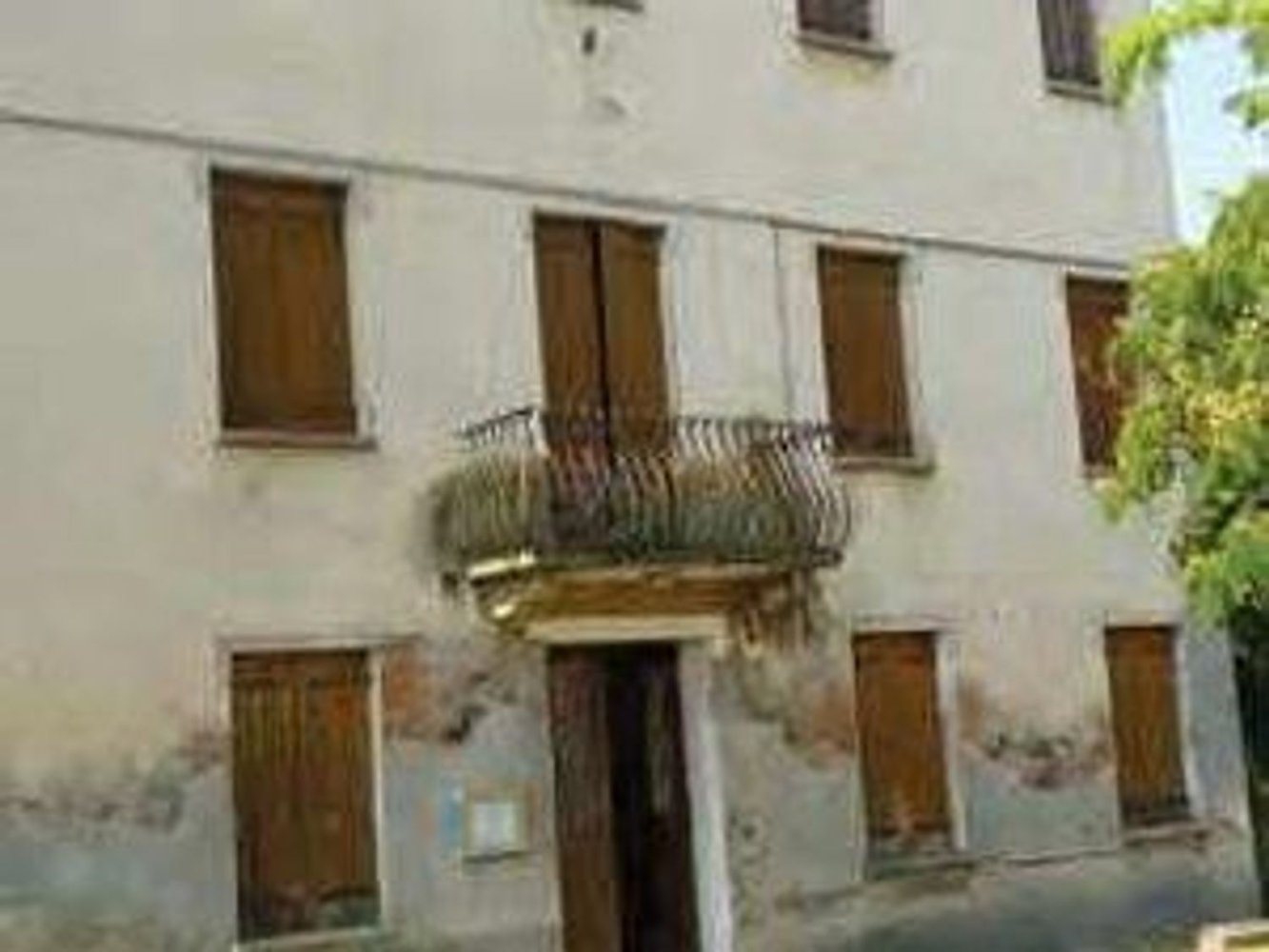 979m² Building in Battaglia Terme, Italy No. 60162