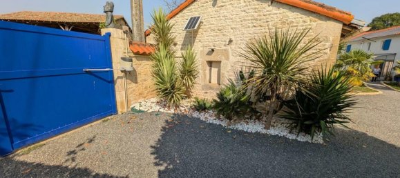 8 bedrooms House in Deux-Sevres, France No. 357413 10