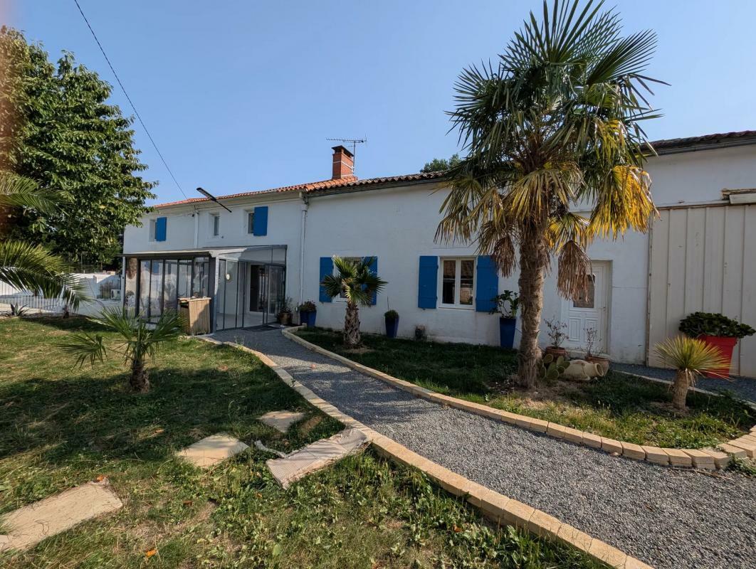 8 bedrooms House in Deux-Sevres, France No. 357413