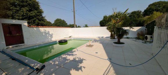 8 bedrooms House in Deux-Sevres, France No. 357413 2