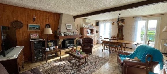 2 Schlafzimmer Haus in Saint-Ay, France, Nr. 251201 2