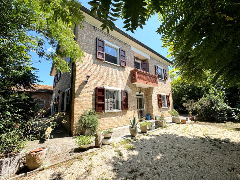 Дом с 4 спальнями в Альфонсине, Италия № 257864