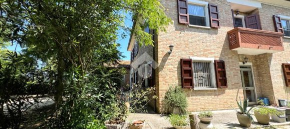 Дом с 4 спальнями в Альфонсине, Италия № 257864 2