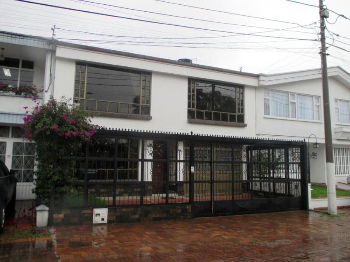 4 bedrooms House in Bogota, Colombia No. 14180