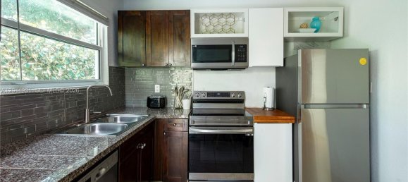 3 Schlafzimmer Villa in Miami, USA, Nr. 614895 10