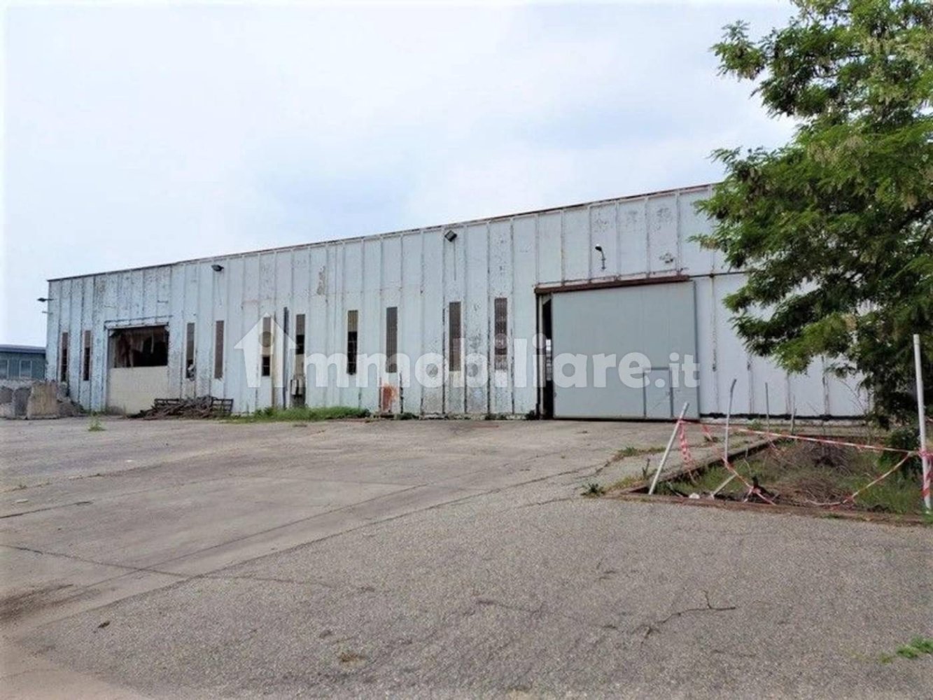 Lagerhaus in Cilavegna, Italy 1211m², Nr. 316973