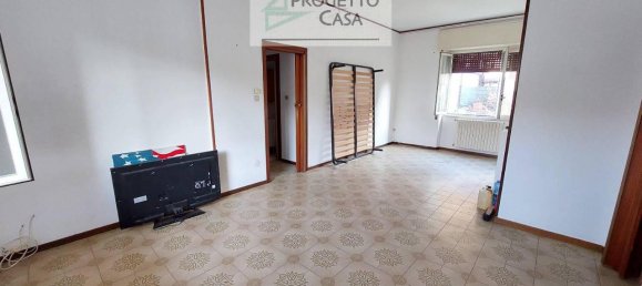 3 rooms Apartment in Omegna, Italy No. 28303 2