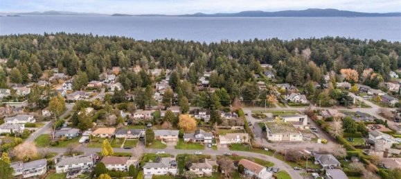 3 bedrooms House in British Columbia, Canada No. 1168 4