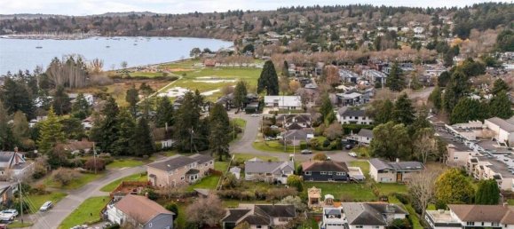 3 bedrooms House in British Columbia, Canada No. 1168 2