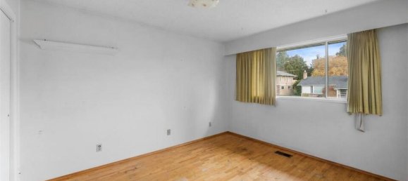 3 bedrooms House in British Columbia, Canada No. 1168 8