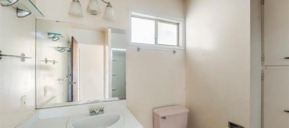 3 bedrooms House in British Columbia, Canada No. 1168 9