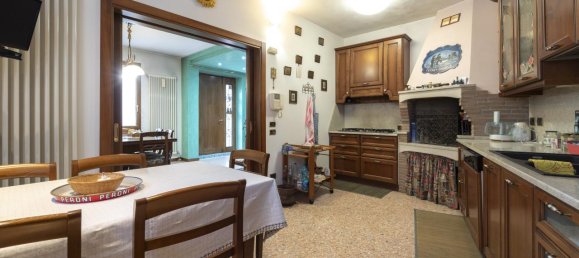 5 rooms House in Vicenza, Italy No. 120426 25