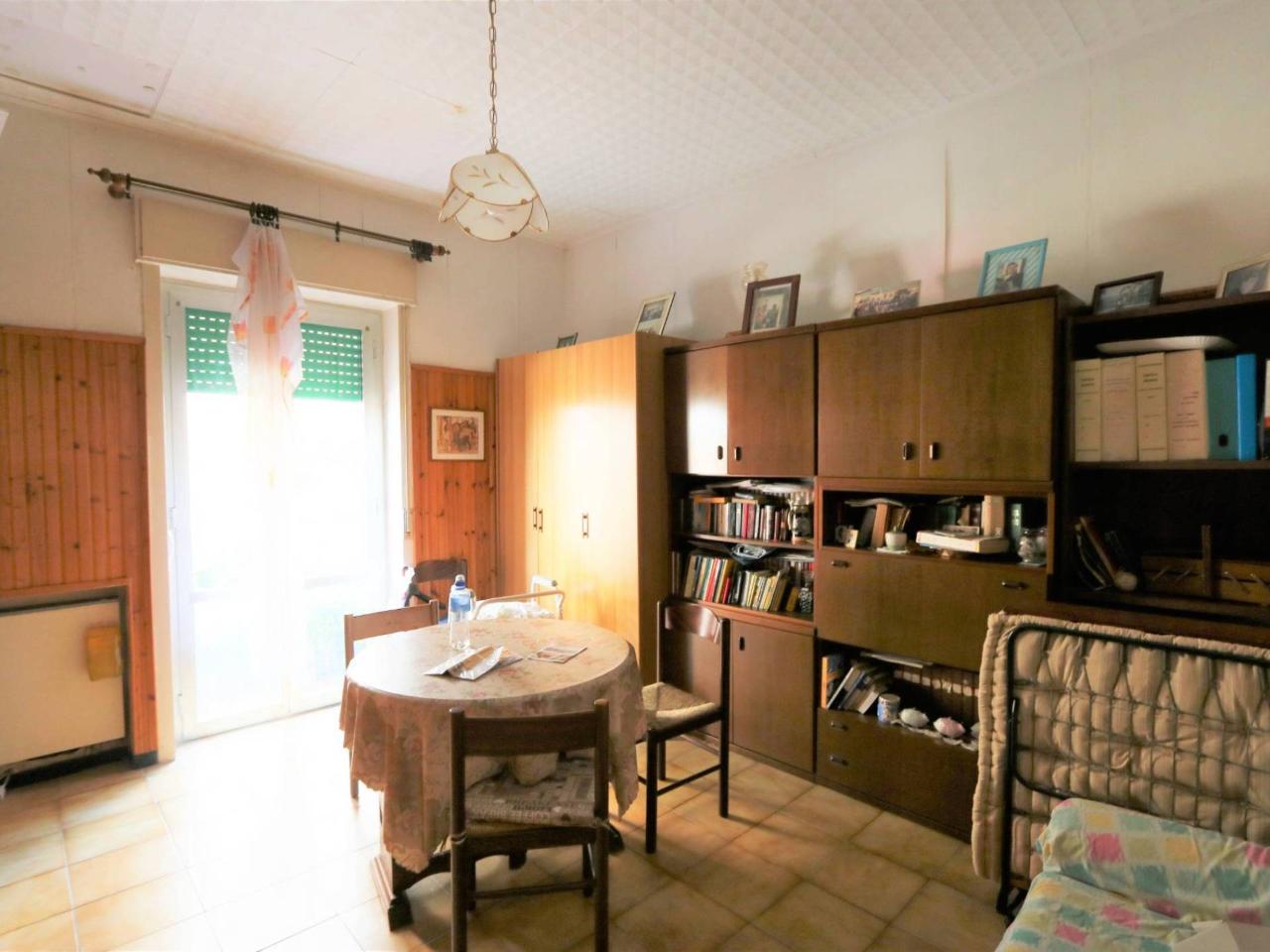 5 rooms Apartment in Genoa, Italy No. 88530