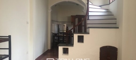 Casa de 3 dormitorios en Tay Ho, Vietnam No. 2349 2