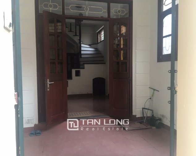 Casa de 3 dormitorios en Tay Ho, Vietnam No. 2349