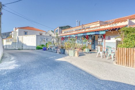 230m² Commercial property in Colares, Portugal No. 52938