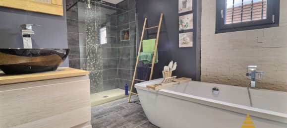 6 bedrooms House in Cambrai, France No. 55339 9