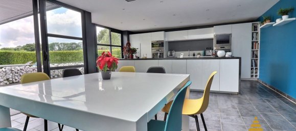 6 bedrooms House in Cambrai, France No. 55339 3