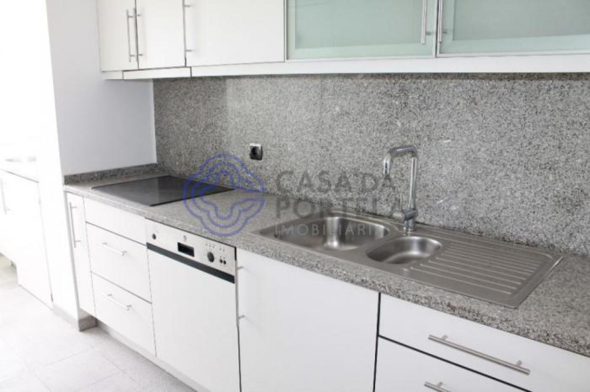 3 bedrooms Apartment in Porto, Portugal No. 4594