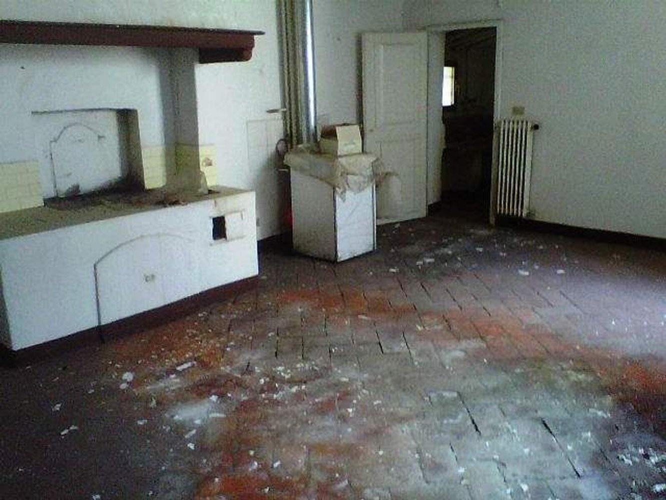 Дом с 16 комнатами в Кастельфранко ди Сотто, Италия № 144990