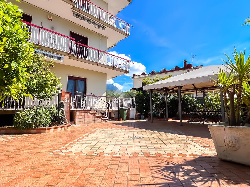 Apartamento de 4 dormitorios en Formia, Italy No. 268761