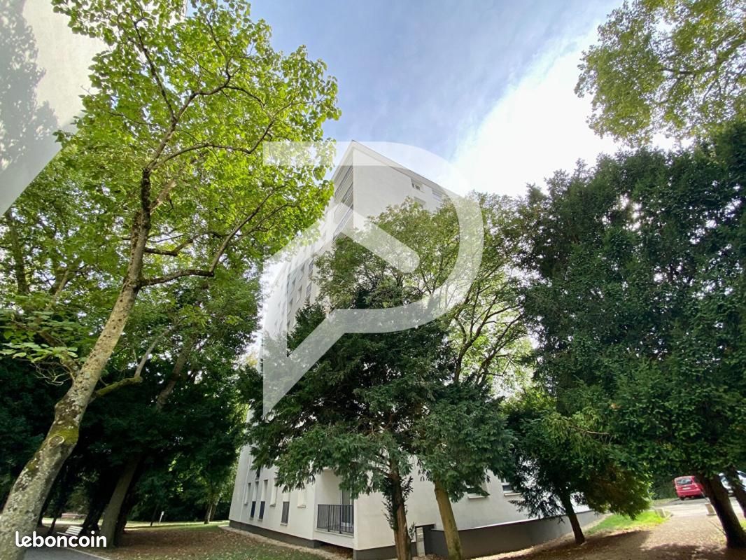 3 bedrooms Apartment in Orleans, France No. 332967