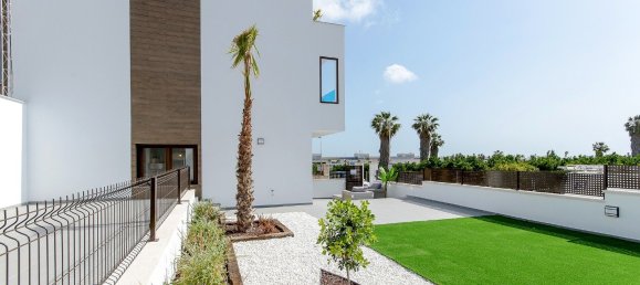 3 bedrooms Townhouse in Los Balcones, Spain No. 8634 6