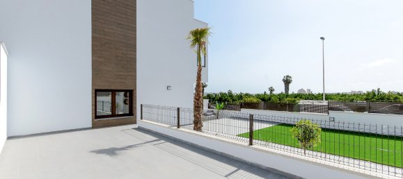 3 bedrooms Townhouse in Los Balcones, Spain No. 8634 5