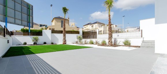 3 bedrooms Townhouse in Los Balcones, Spain No. 8634 2