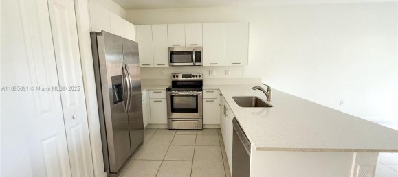 3 dormitorios dúplex en venta en Miami, Miami-Dade, Florida, USA № 615918 21
