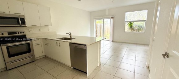 3 dormitorios dúplex en venta en Miami, Miami-Dade, Florida, USA № 615918 19