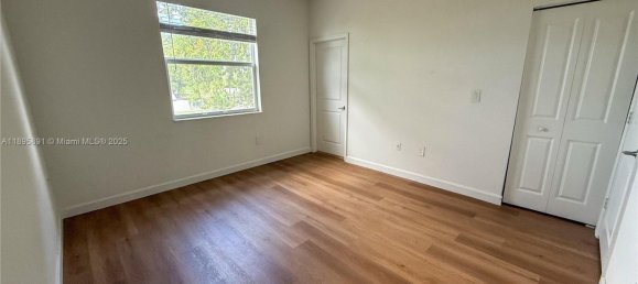 3 dormitorios dúplex en venta en Miami, Miami-Dade, Florida, USA № 615918 3